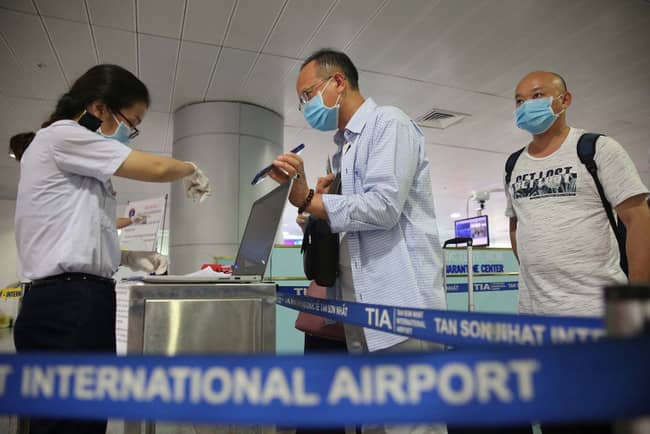 Vietnam cuts quarantine time for vaccinated entrants